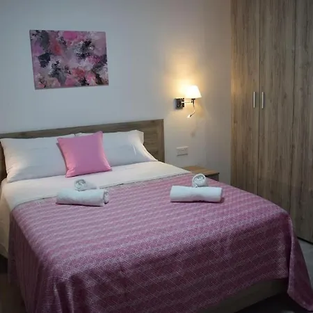 Lovely 3-bedroom In L-iklin Appartement *