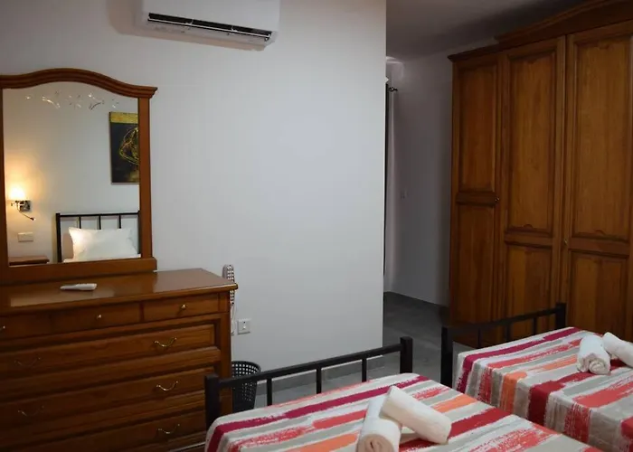 Lovely 3-bedroom In L-iklin Appartement