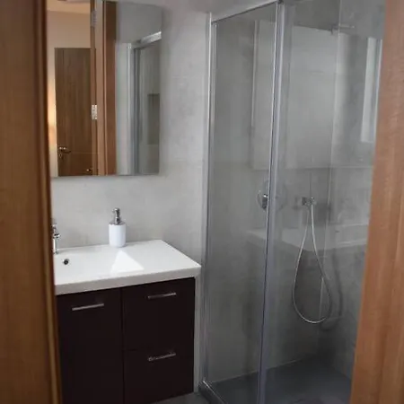 Lovely 3-bedroom In L-iklin Apartment