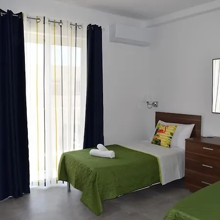 Lovely 3-bedroom In L-iklin Apartament Iklin