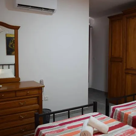 Lovely 3-bedroom In L-iklin Apartament