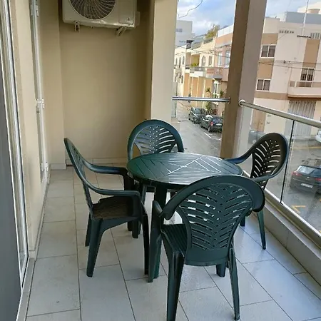 Lovely 3-bedroom In L-iklin Apartment *