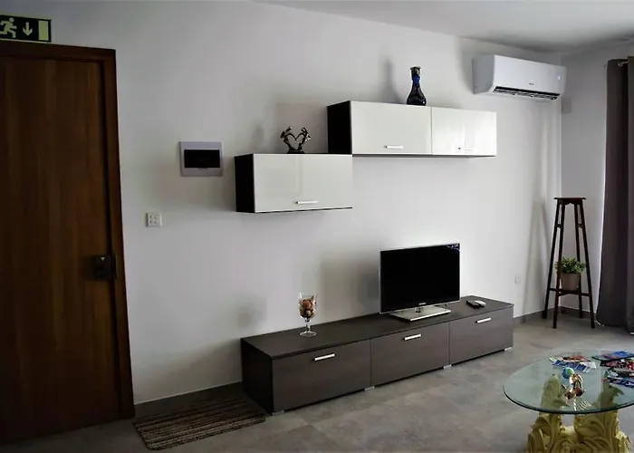 Lovely 3-bedroom In L-iklin Διαμέρισμα Iklin