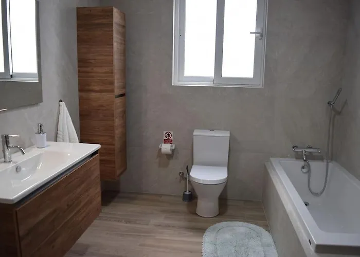 Lovely 3-bedroom In L-iklin Διαμέρισμα *