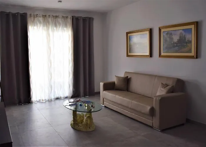 Apartament Lovely 3-bedroom In L-iklin