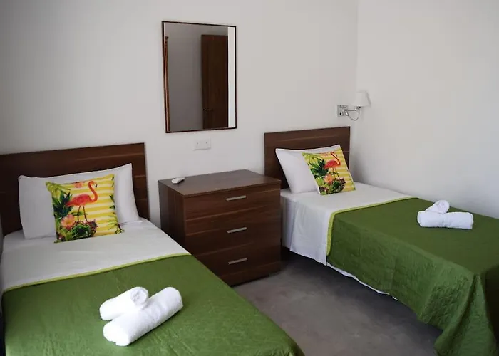 Lovely 3-bedroom In L-iklin Apartament